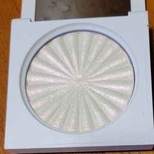 Ofra highlighter in Cloud Nine